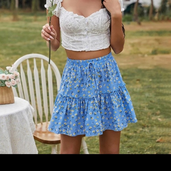 Dresses & Skirts - Floral layered skirt